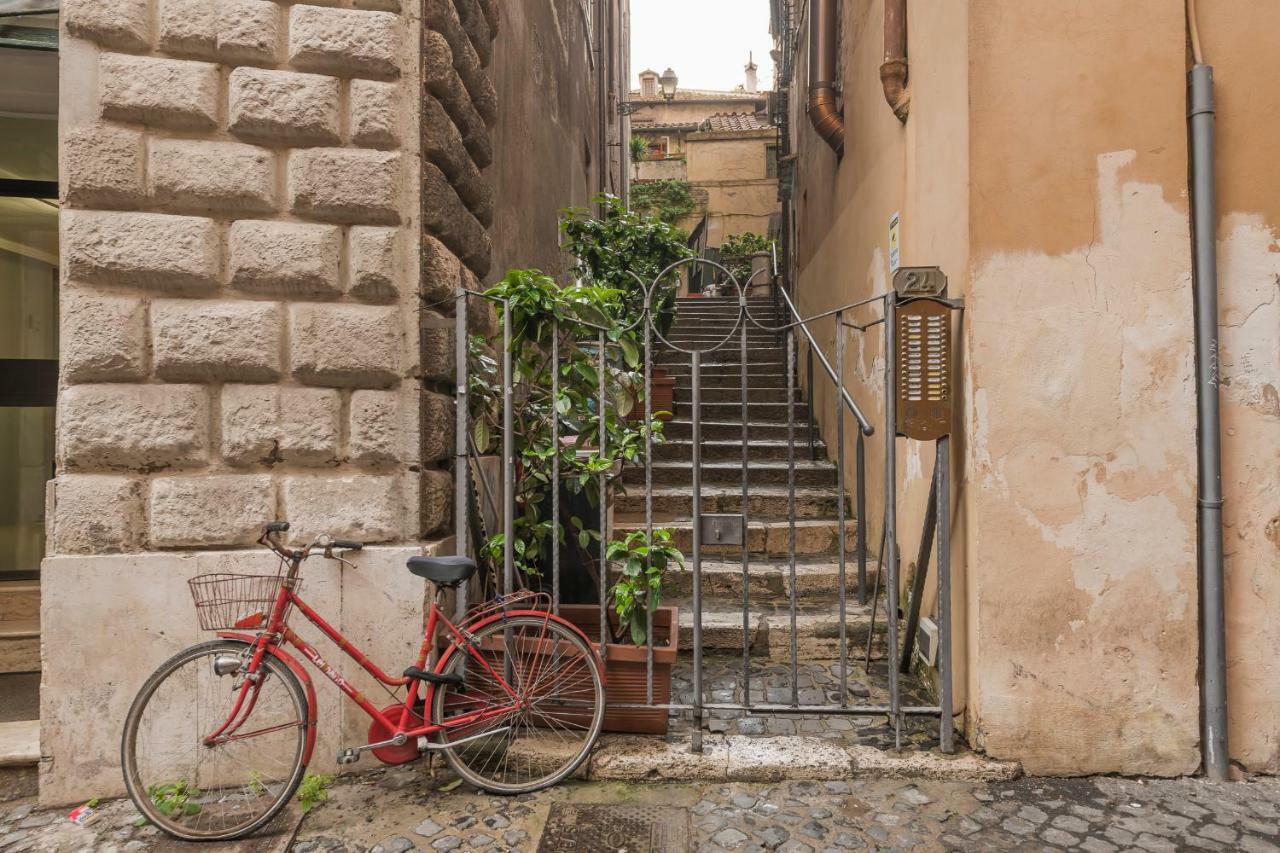 Apartment Two Bedrooms With Solarium With View On San Peter Church And Sant'angelo Castle Rom