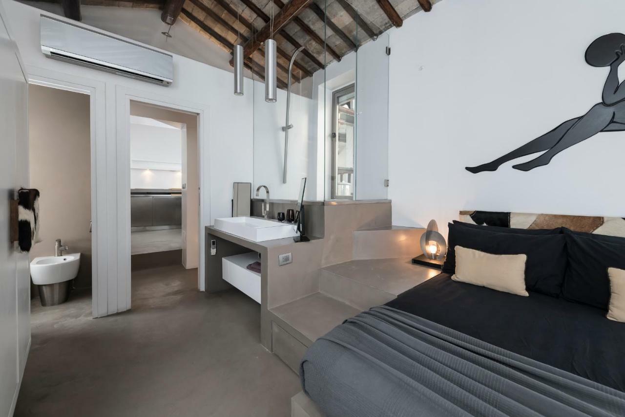 Apartment Two Bedrooms With Solarium With View On San Peter Church And Sant'angelo Castle Rom